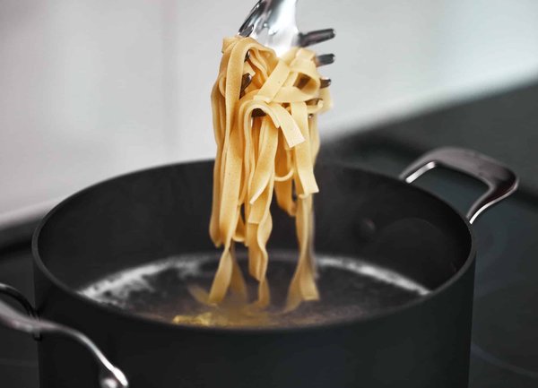 Quelles sont les techniques pour réussir la cuisson des pâtes al dente dans un restaurant italien?